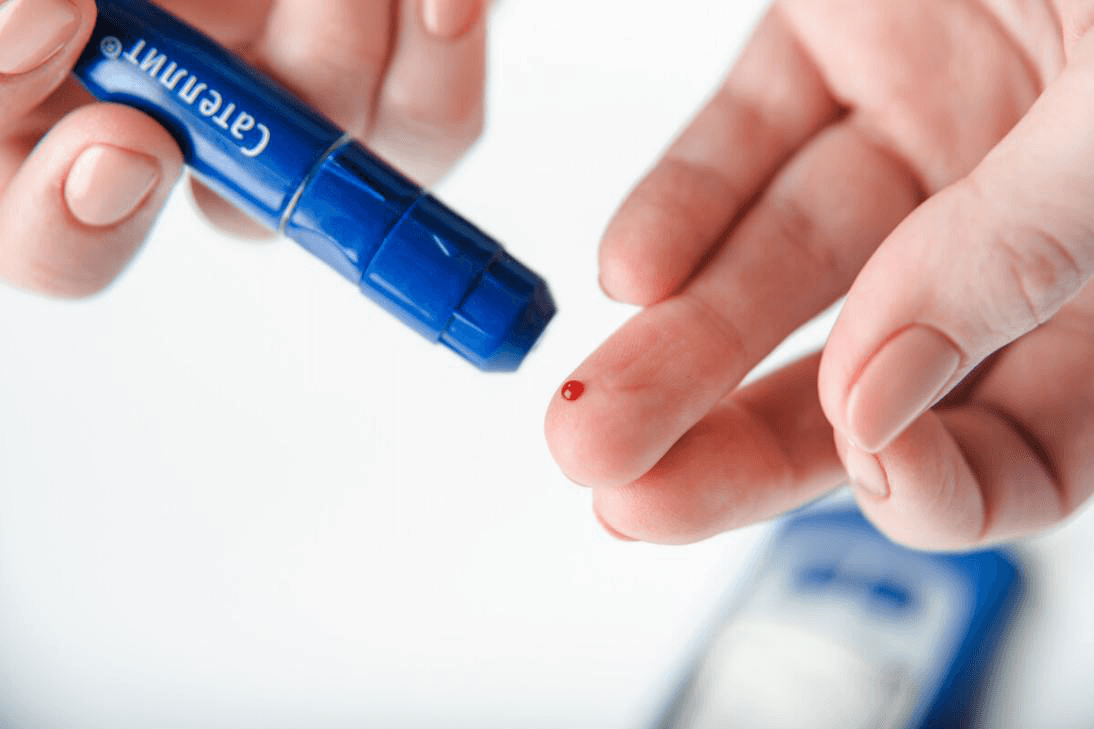 呼吸高濃度負(fù)離子把父親的空腹血糖從11.1mmol/l降到了7.0mmol/l